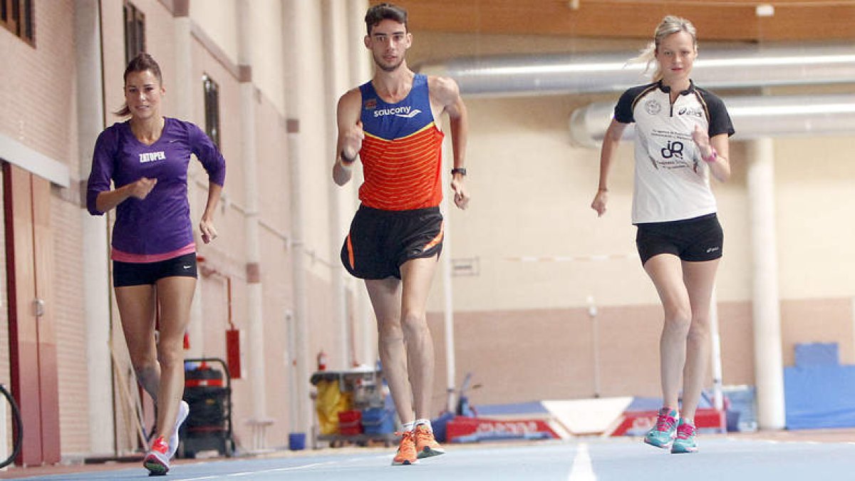 Álvaro Martín, Lorena Luaces y July Takacs preparan el Mundial de Moscú en el Ceard.