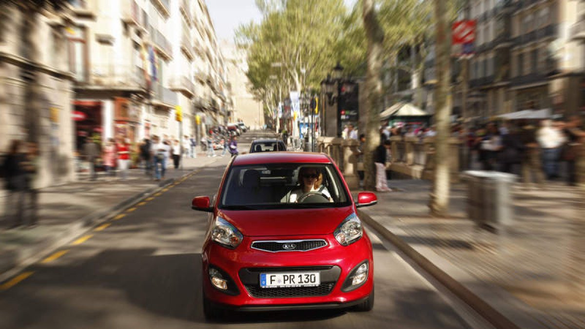 La ciudad es para ellos… el Picanto, junto con el Rio y el Venga, revitalizan las aspiraciones comerciales de Kia.