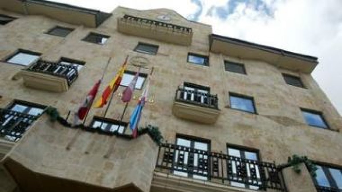 La polémica ha vuelto a surgir en las filas de la corporación municipal tras las protestas de la opo