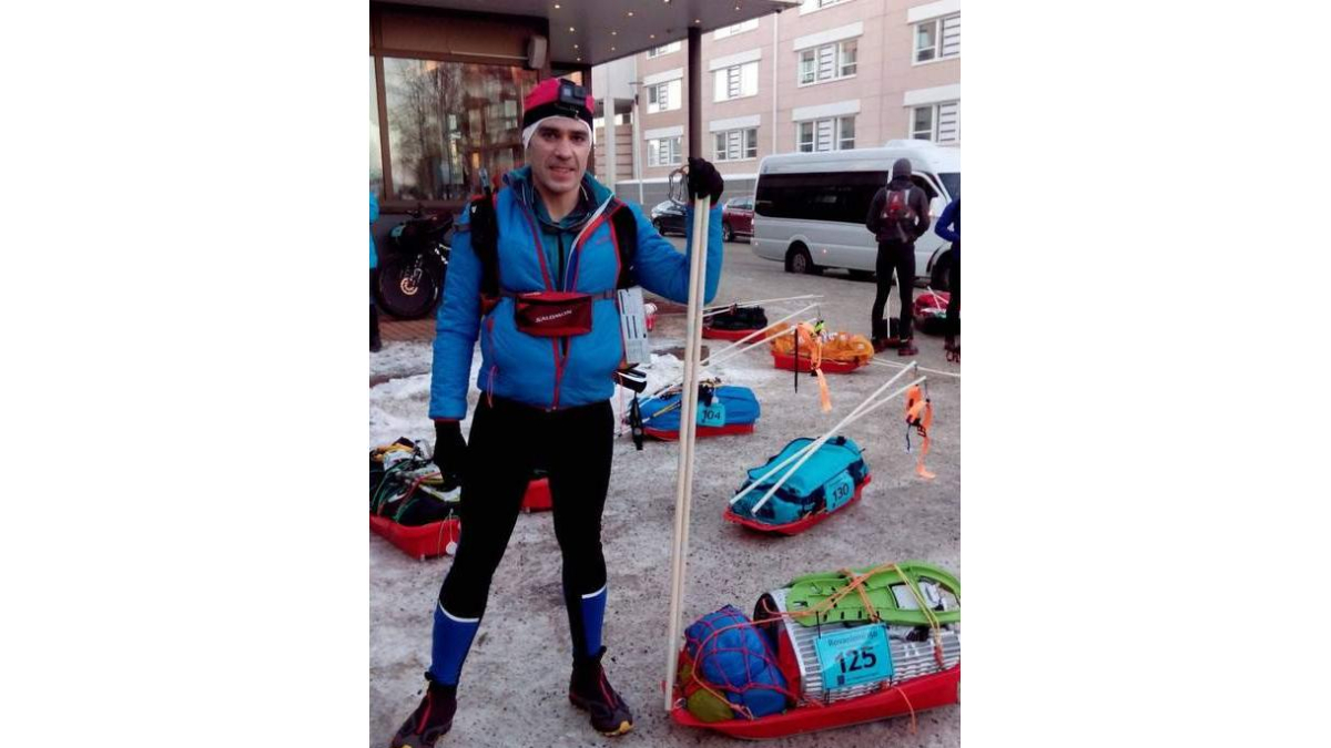 Omar Carro minutos antes de iniciar la carrera en la que lograba un brillante segundo puesto. DL