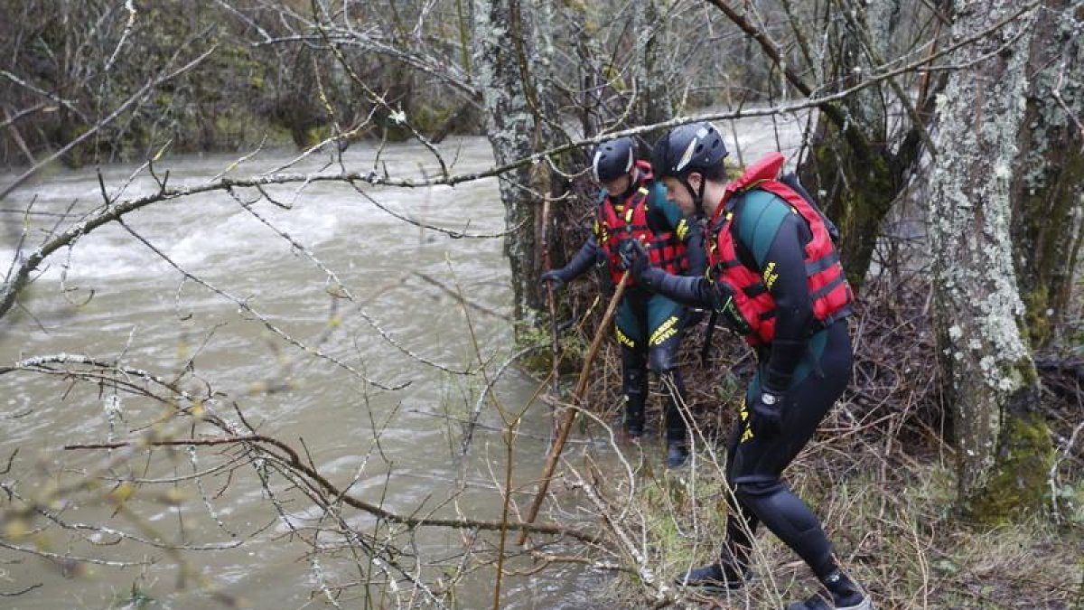 El Grupo Especial de Actividades Subacuáticas en el río, en Santa Lucía