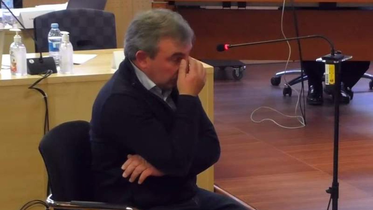 José Carlos García Jarrín, jefe de la Brigada de Salvamento, se emocionó recordando el rescate. DL