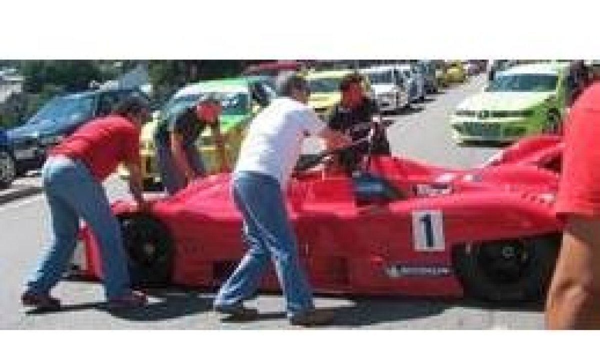 Darren Brock trajo su coche desde Inglaterra, pero rompió el motor nada más tomar la salida