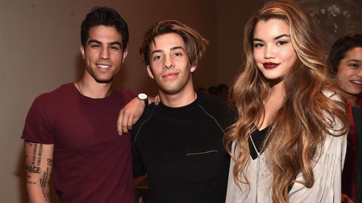 Jimmy Bennett, en el centro, en una imagen de marzo del 2016 en Los Ángeles.