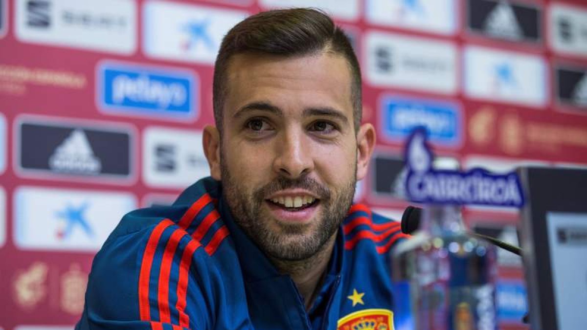 El lateral izquierdo del Barcelona regresa a la selección española. RODRIGO JIMÉNEZ