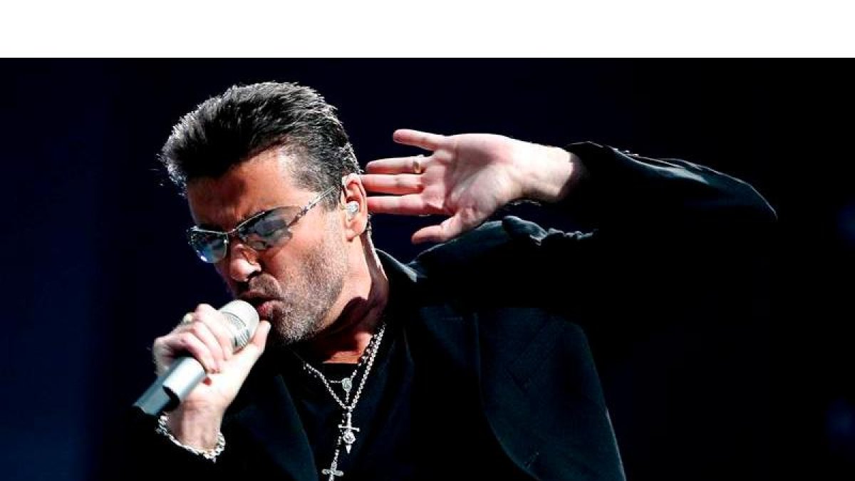 El cantante George Michael durante un concierto en Amsterdam.  EVERT ELZINGA
