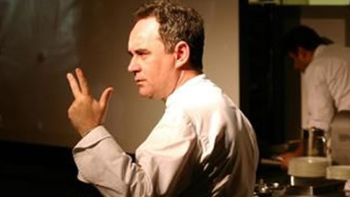 Adriá, en una demostración de su particular técnica.