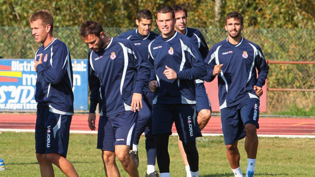 La plantilla de la Cultural prepara el partido del domingo ante el Cristo Atlético.