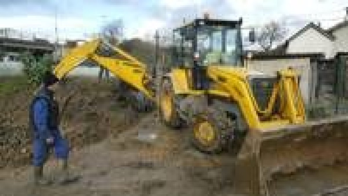 La obra se realiza después de que una avería dejara sin agua a miles de ponferradinos