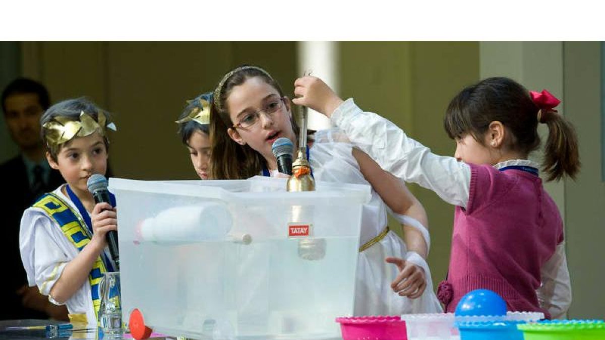 Demostración científica de los pequeños Einstein, una iniciativa en la que colaboran investigadores y maestros.