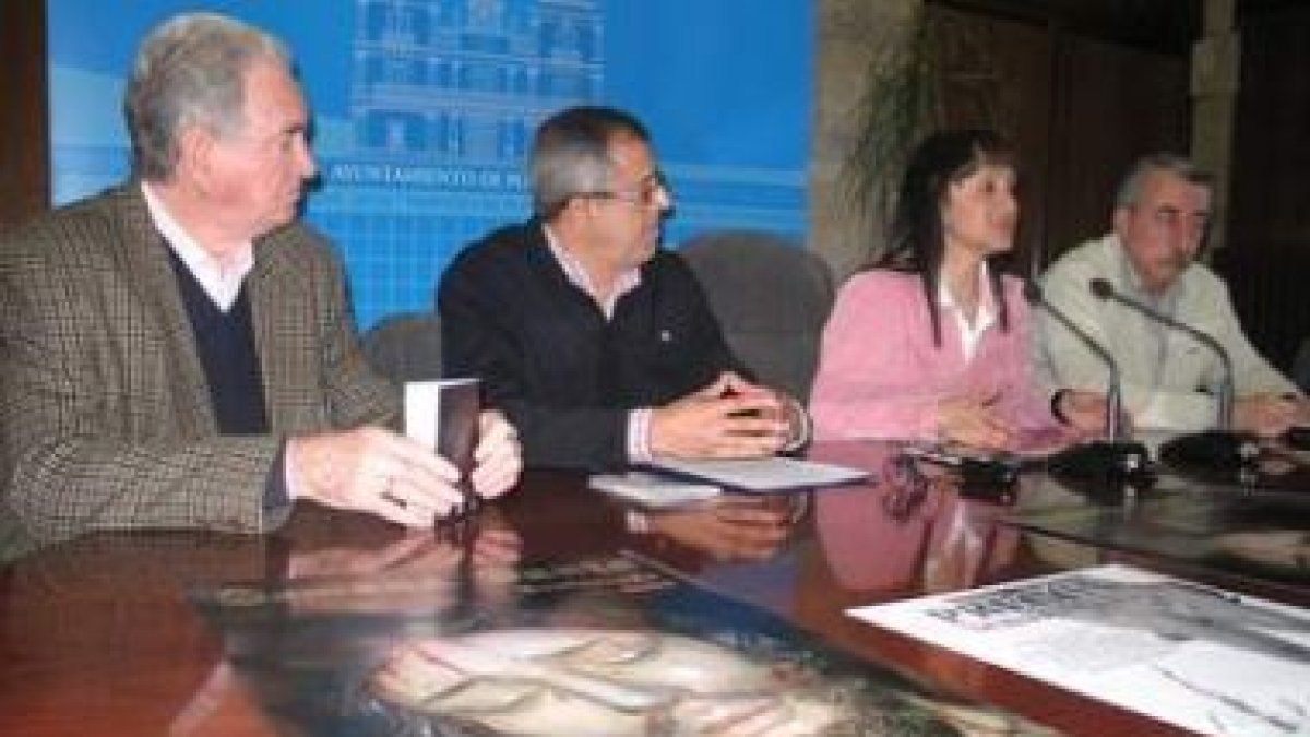 Susana Téllez y los mayordomos de las tres cofradías