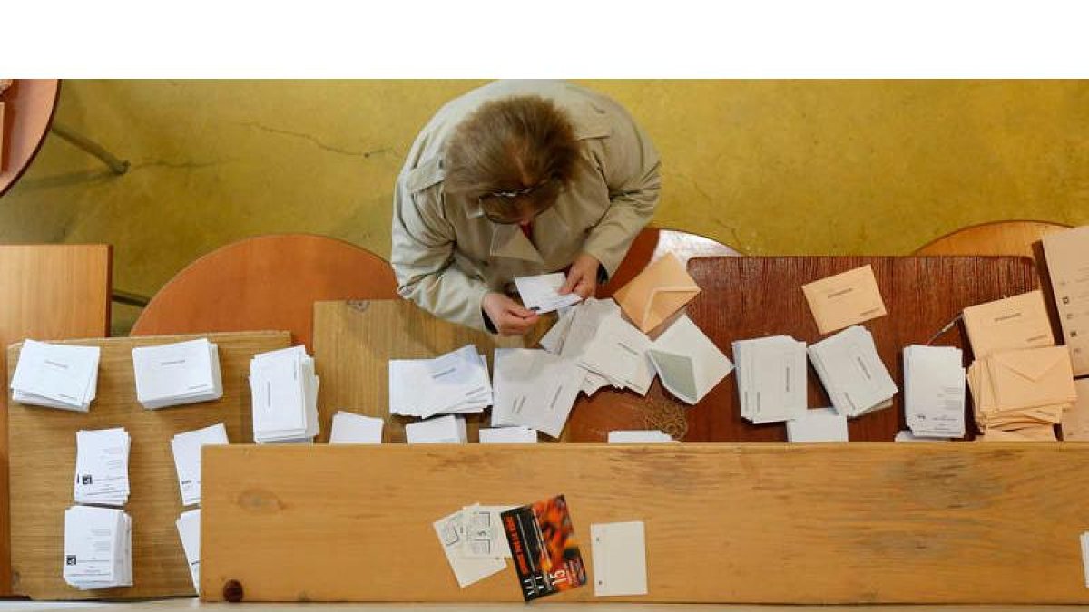 Los trabajadores no necesitan justificar su actividad en campaña. FERNANDO OTERO