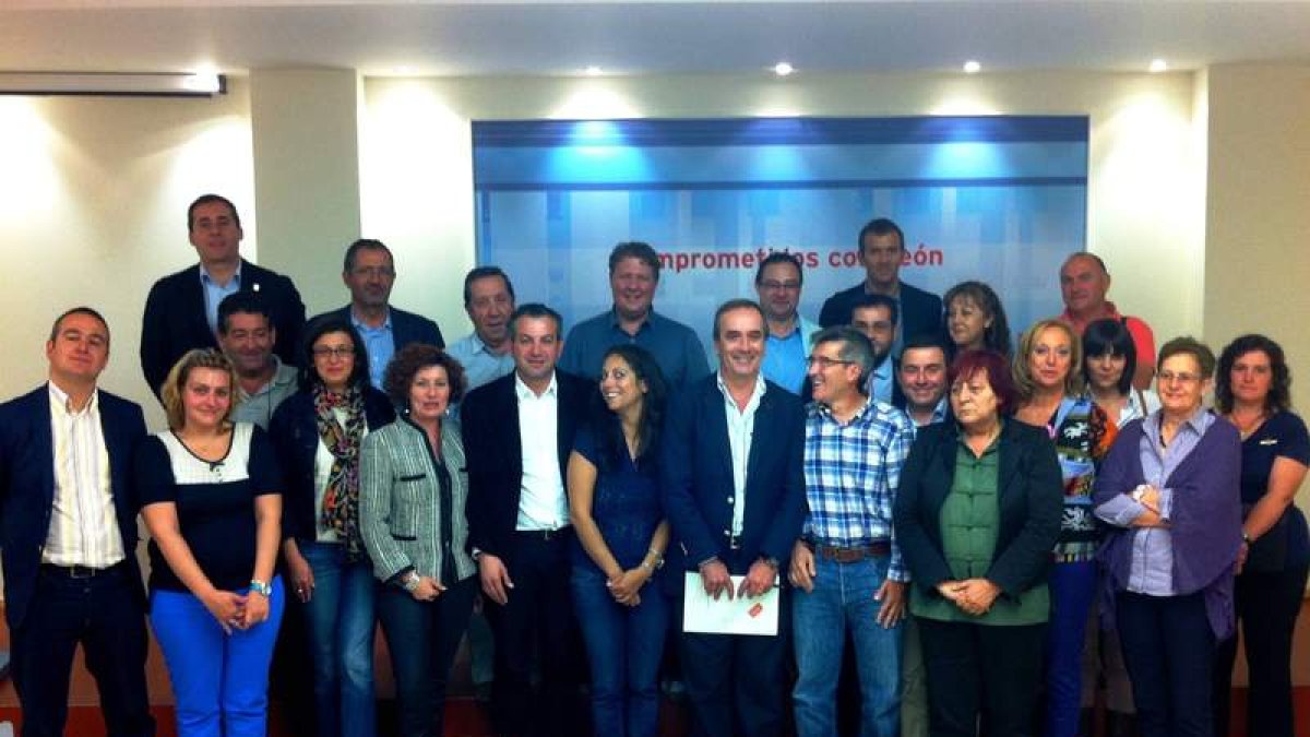 Comité provincial del PSOE con los candidatos.