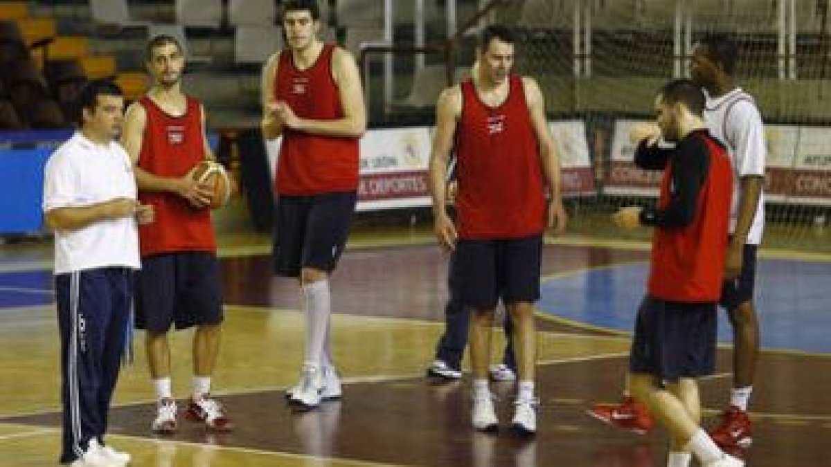Baloncesto León intentará aplicar frente al Burgos los conceptos entrenados esta semana.