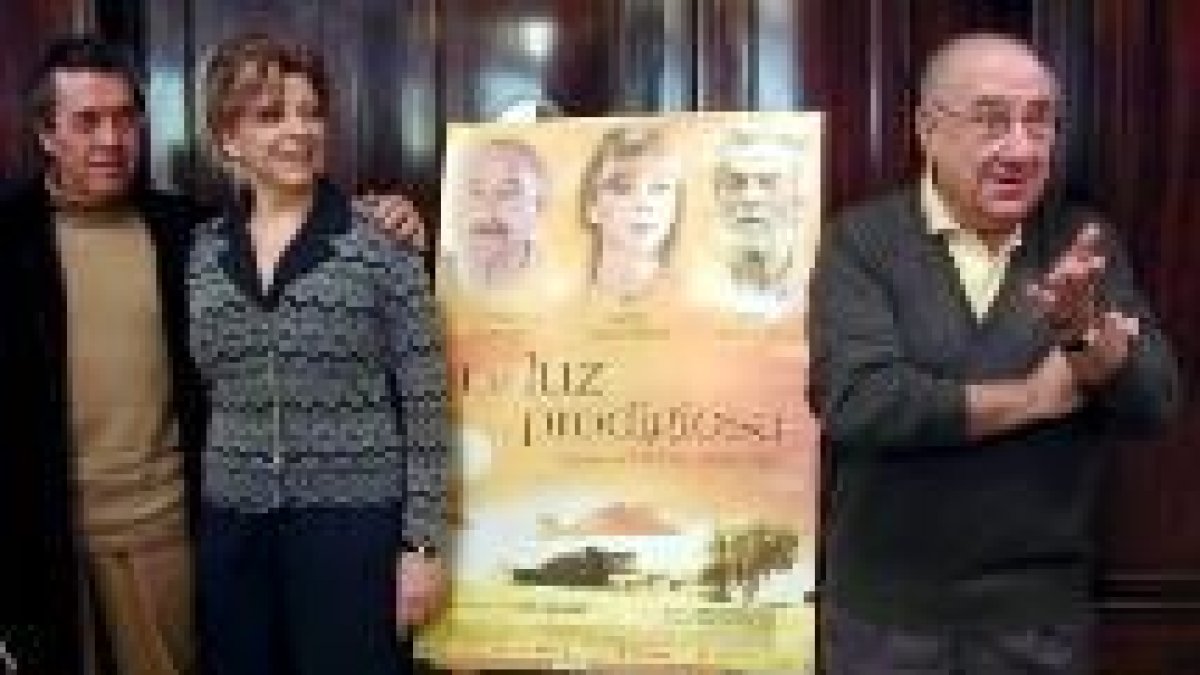 El cineasta Miguel Hermoso y los intérpretes Kiti Manver y Alfredo Landa