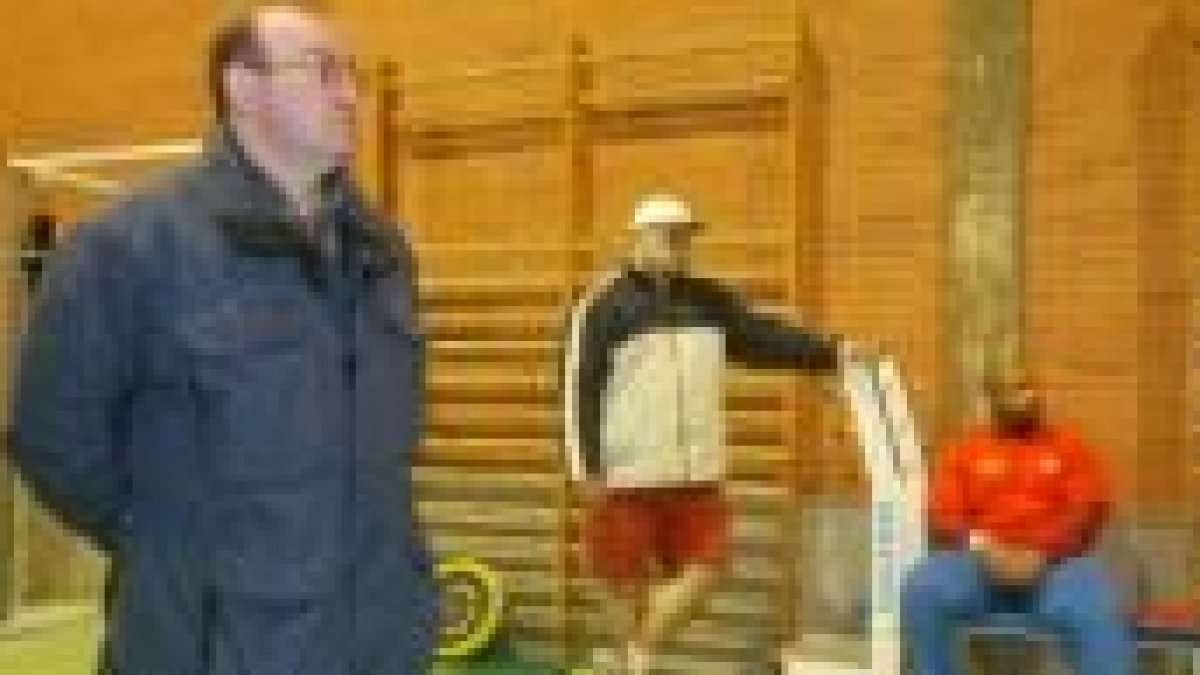Burón, entrenador de Martínez, se muestra reticente por el futuro del CAR