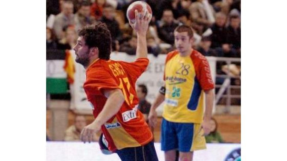 El leonés Juanín García fue ayer autor de tres tantos.