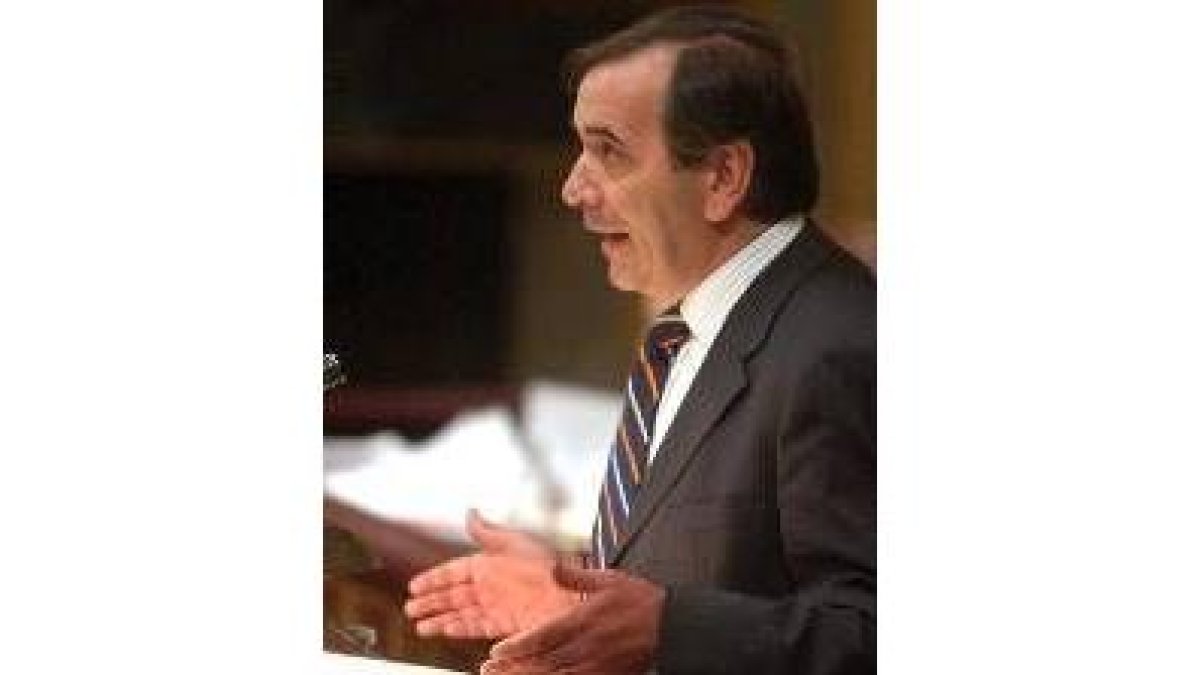 El ministro del Interior defendió ayer en el Congreso el carné por puntos