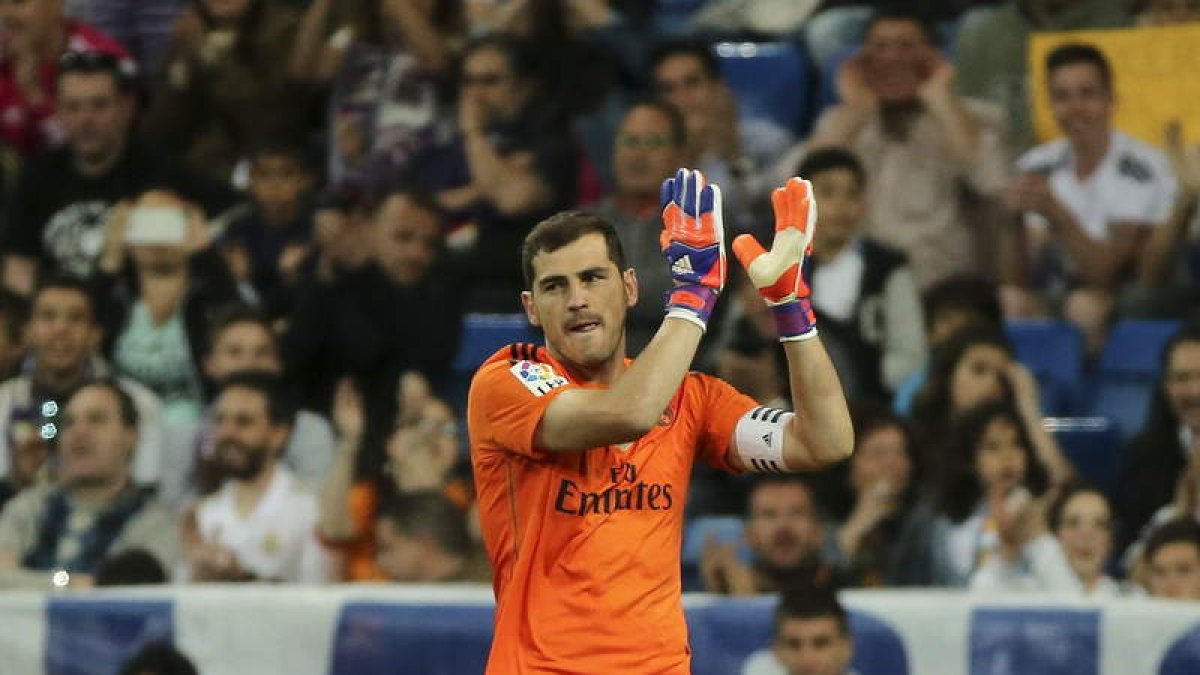 Todo apunta a que mañana viernes el guardameta Íker Casillas dirá adiós al Real Madrid.