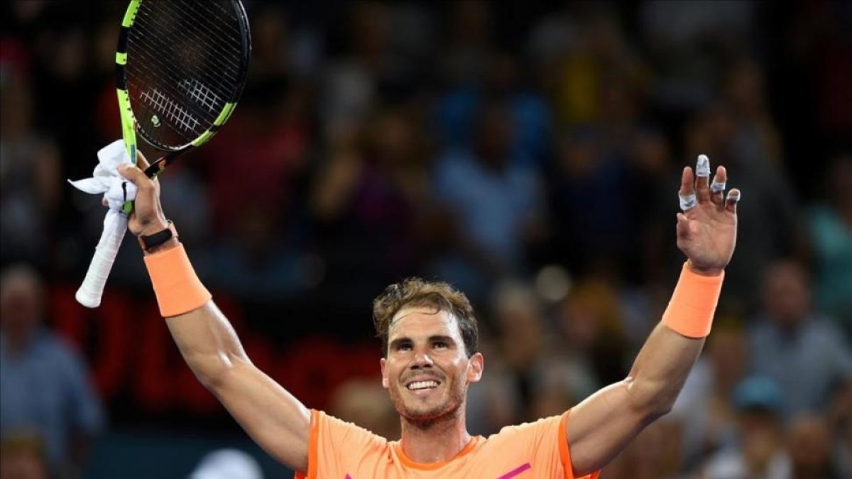 Rafael Nadal festeja su victoria en Brisbane.