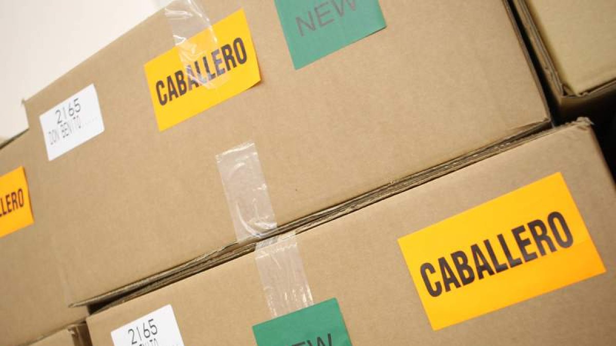 Desde hace unos meses el centro logístico de León se dedica a la distribución de las colecciones de Zara Man Vestir. RAMIRO