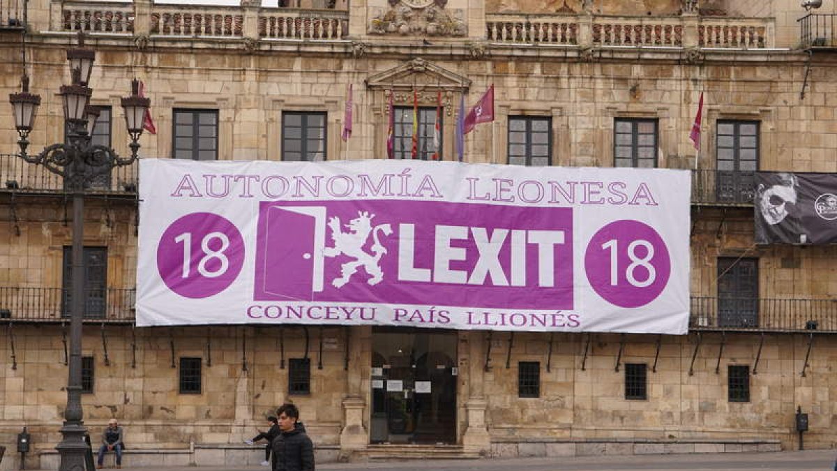 Imagen de la pancarta en el Consistorio viejo. J. NOTARIO