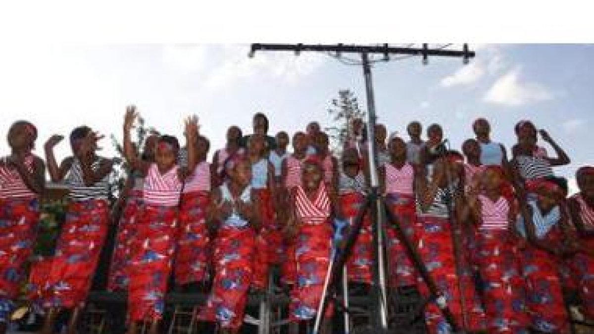 Los menores de Malagasy Gospel encandilaron al público durante su actuación en León.