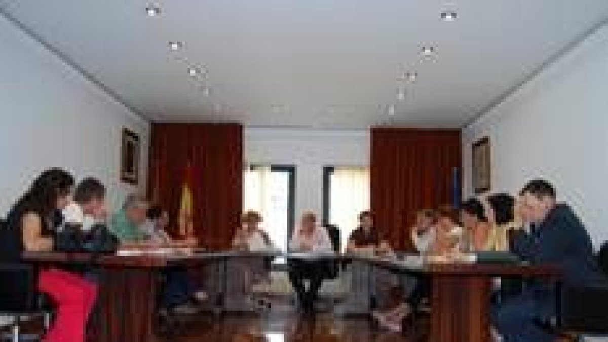 Imagen del pleno de ayer y que dio el visto bueno al trazado Oeste