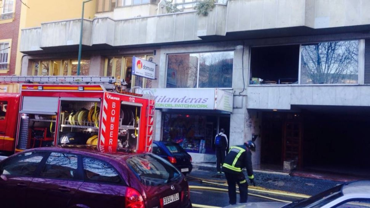 El local afectado por el fuego, en la calle José Aguado.