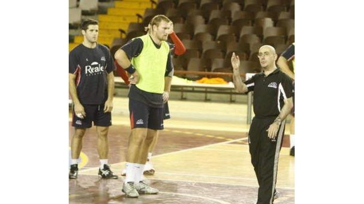 Ribera ha incidido a sus jugadores a lo largo de la semana en la importancia de ganar al Octavio.
