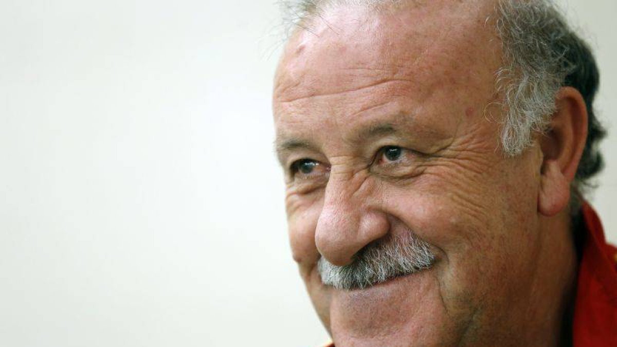 Del Bosque habla con los medios de comunicación en el hotel de concentración de la selección.