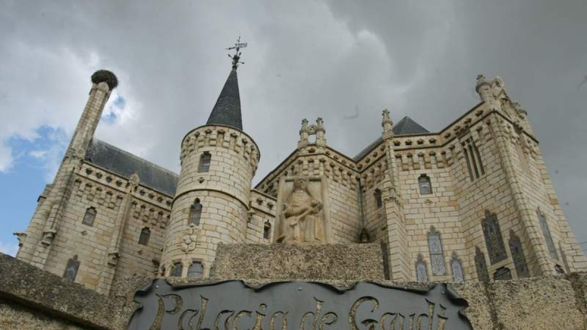 Entrada al Palacio Episcopal de Astorga, obra del arquitecto catalán Antonio Gaudí.