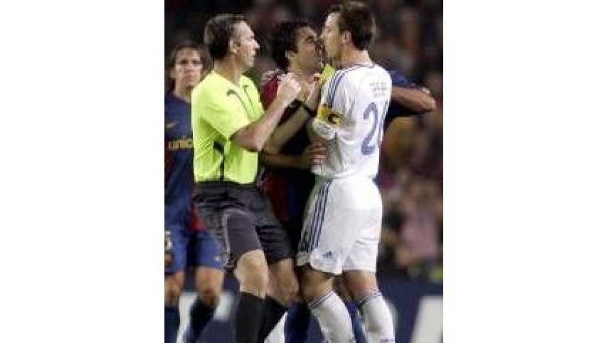 Deco discute con Terry en un partido que resultó bastante tenso