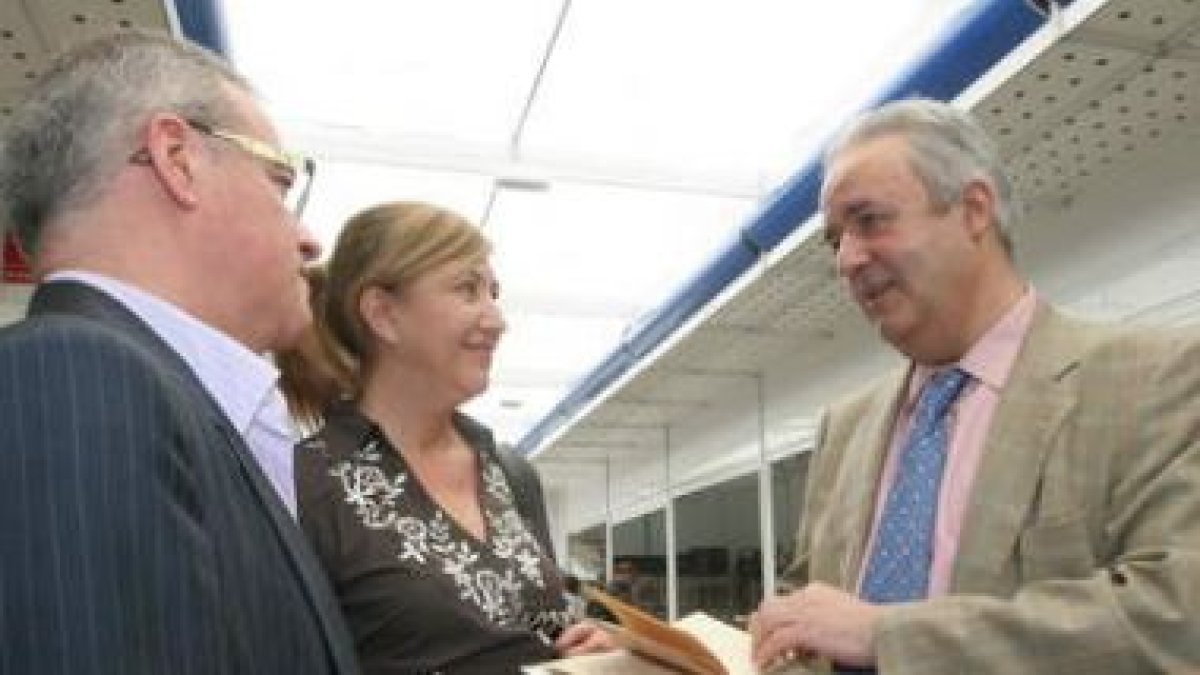 Responsables de la feria del libro.