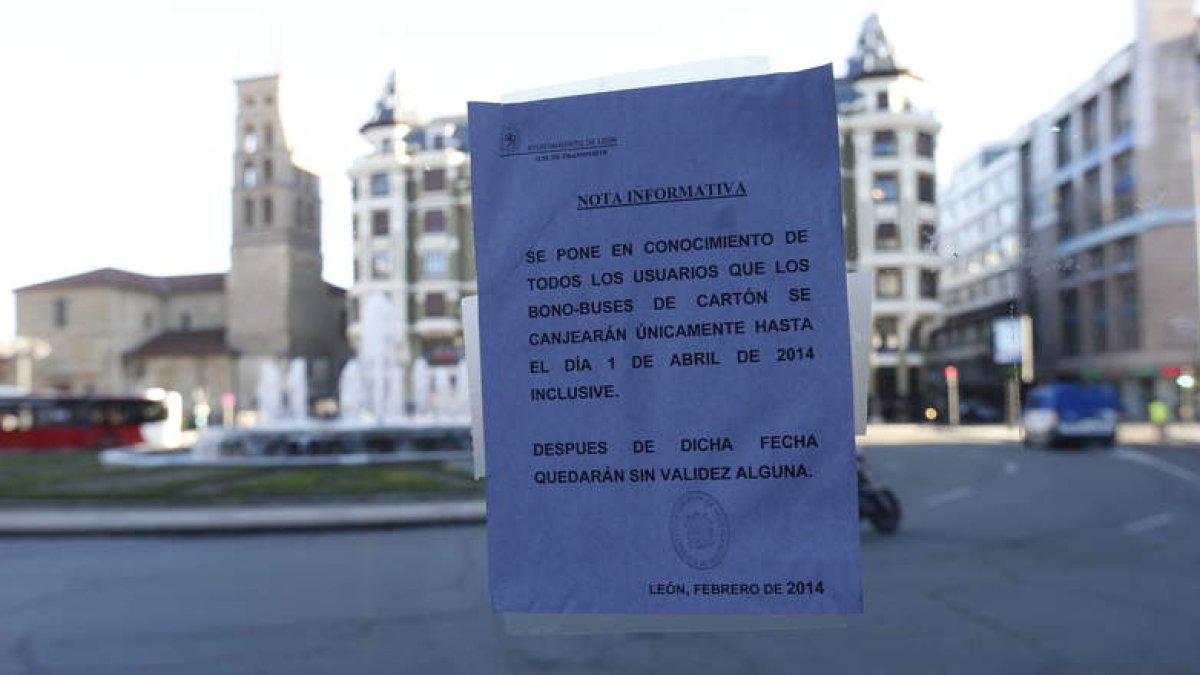 Uno de los carteles informativos colocados por el Ayuntamiento en paradas y buses.