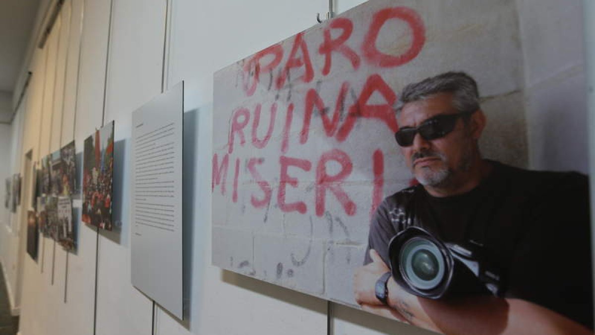 La muestra ya está colocada en la Casa de la Cultura y recoge una selección de imágenes de Norberto Cabezas. L. DE LA MATA