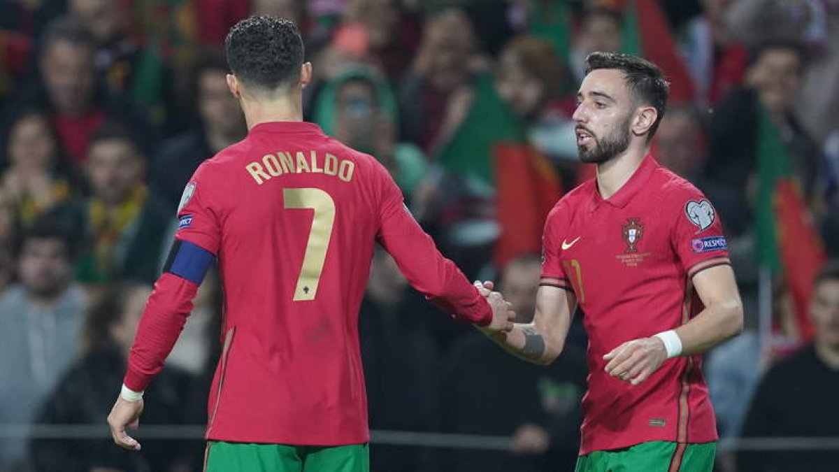 Cristiano Ronaldo celebra uno de los dos goles que logró su compañero Bruno Fernandes. H. DELGADO
