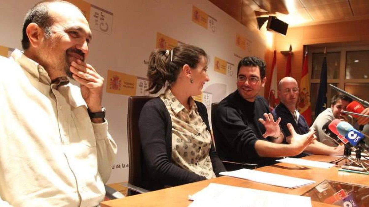 El comité de empresa, con Alejandro Guerrero en el centro, en una imagen de archivo.