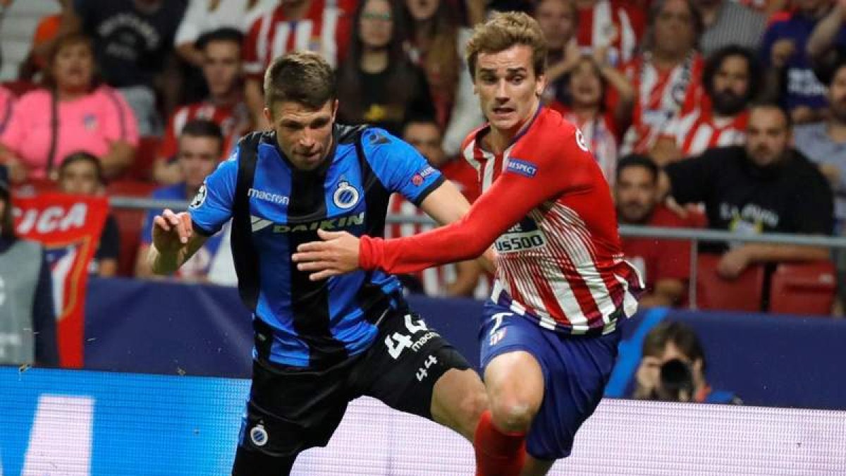 Antoine Griezmann se echó el equipo a la espalda logrando dos goles ante el Brujas. JUANJO MARTÍN