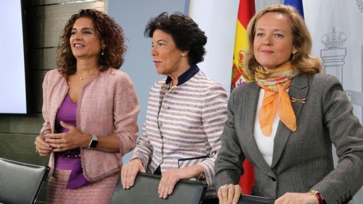 Las ministras Montero, Celáa y Calviño.