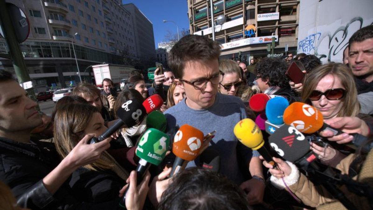 Íñigo Errejón tras la reunión sobre propuestas de documentos políticos, celebrada a puerta cerrada.