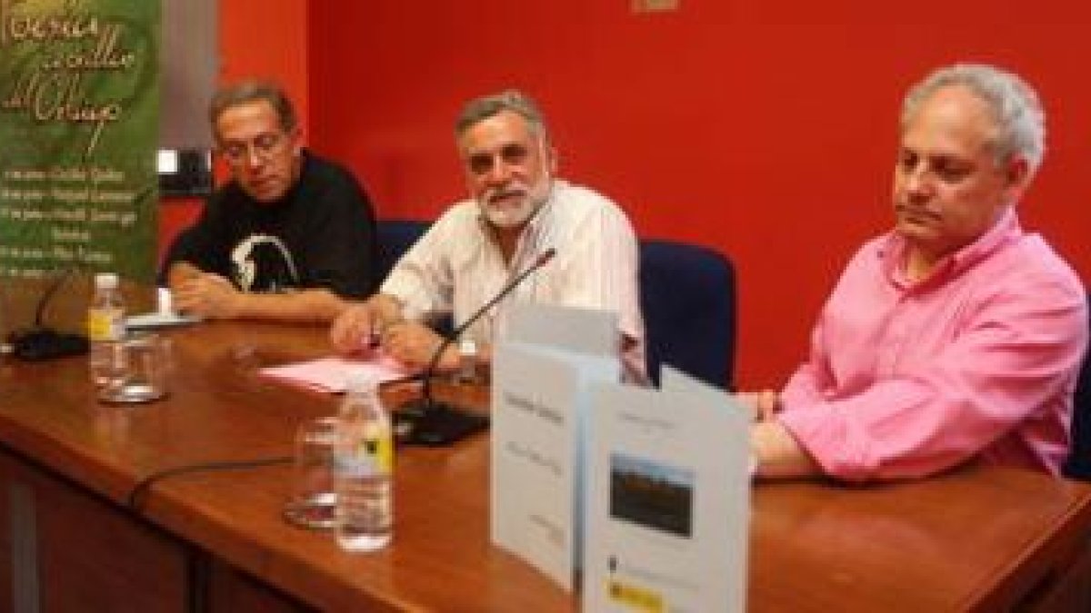 Tomás Nestor Martínez Álvarez, Carlos Mayo y Jesús Celis, ayer, en la presentación de las jornadas.