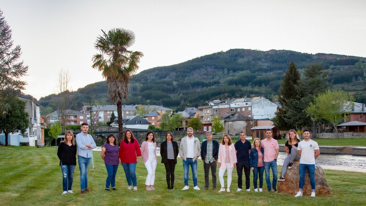 Candidatos de la lista del PSOE para el Ayuntamiento de Vega de Espinareda. | DL