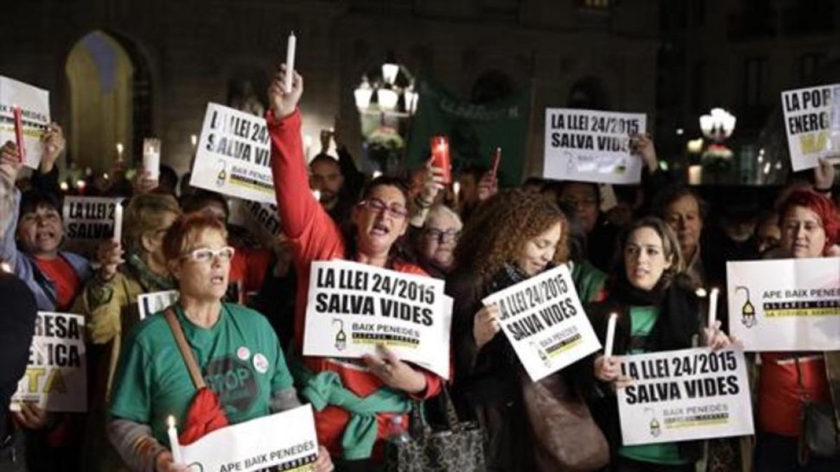 LAS ENTIDADES Concentración contra la pobreza energética en noviembre del 2016.