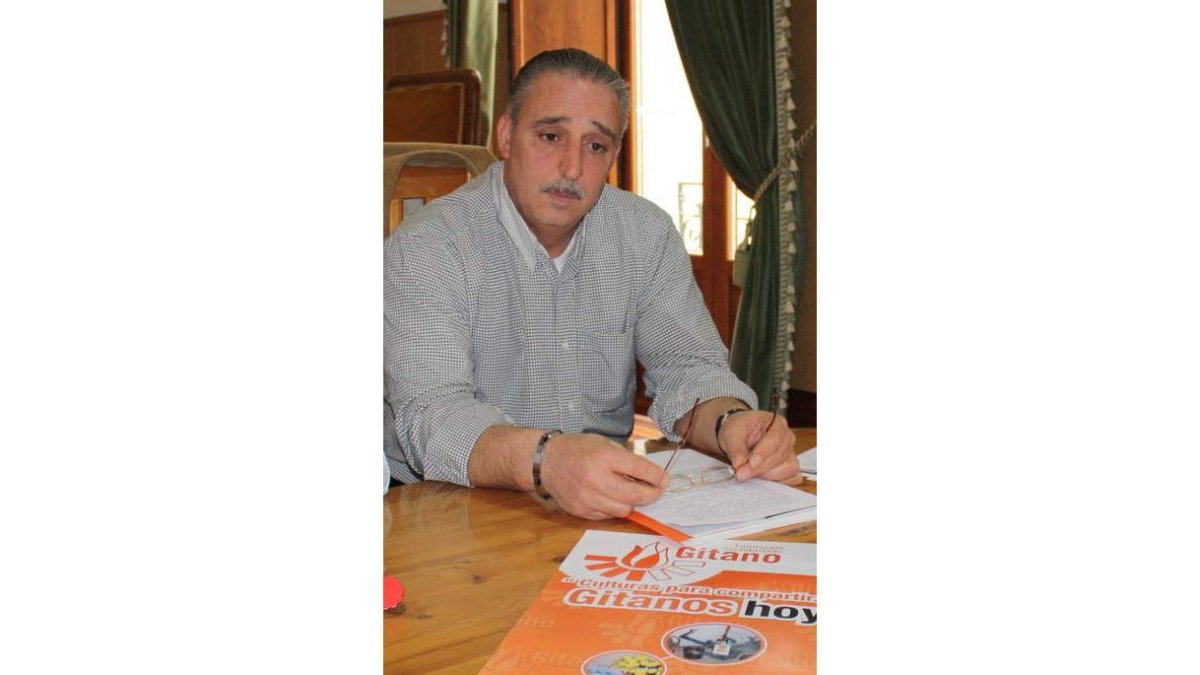 César Jiménez preside la asociación gitana.