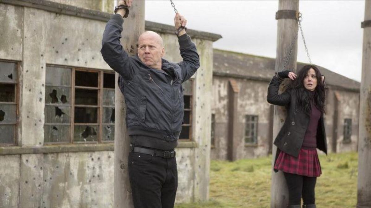 Bruce Willis y Mary-Louise Parker, en Red 2.