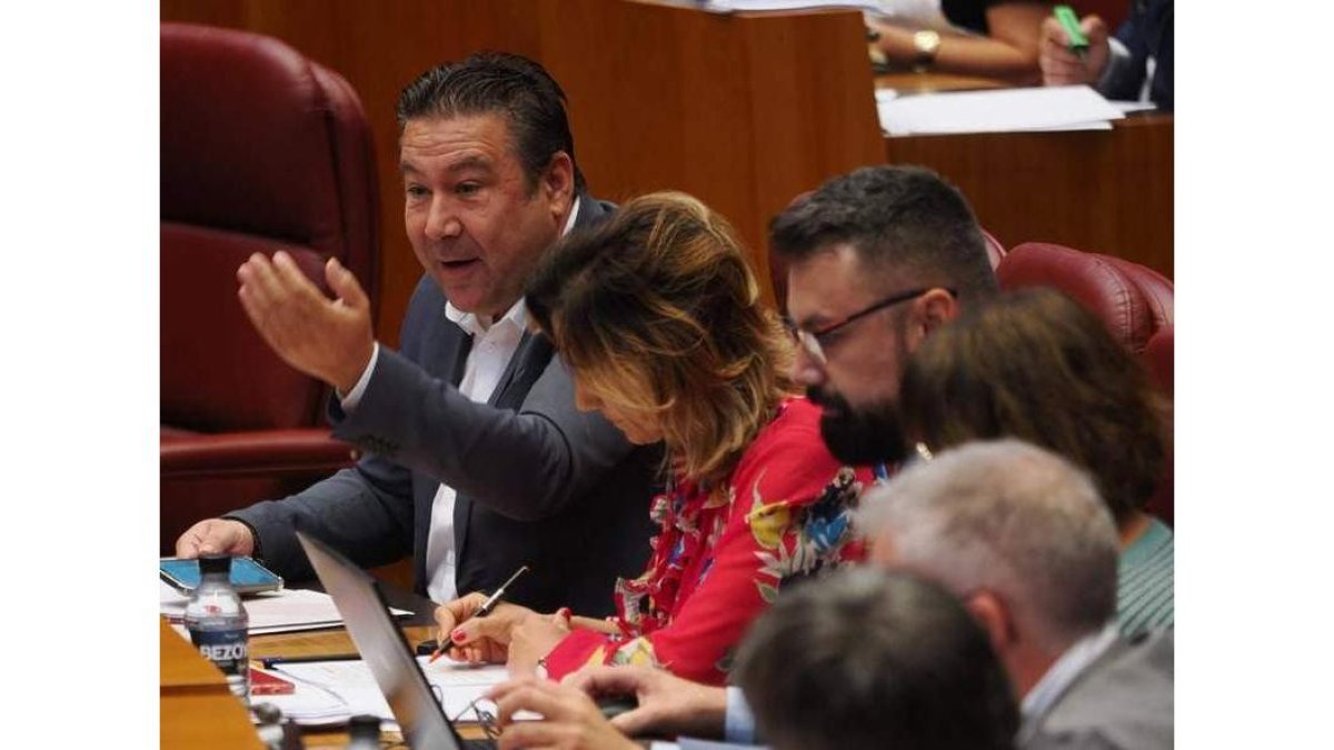 Los procuradores leoneses en una sesión de las Cortes. DL