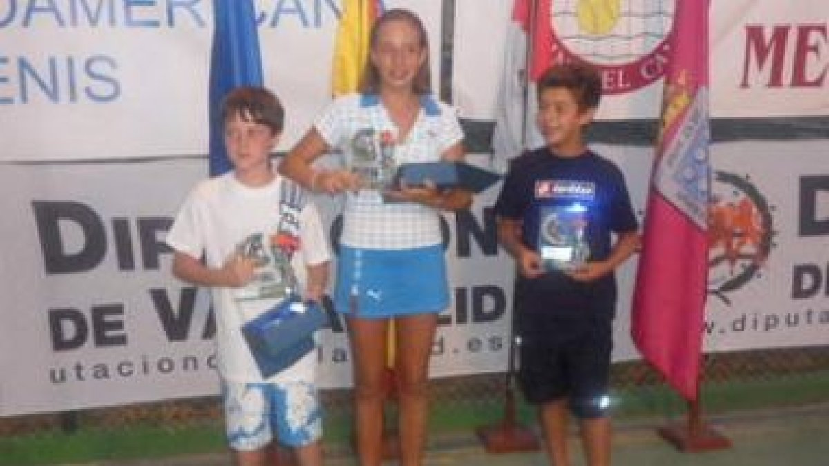 Los ganadores y finalistas recogieron sus trofeos en Medina.