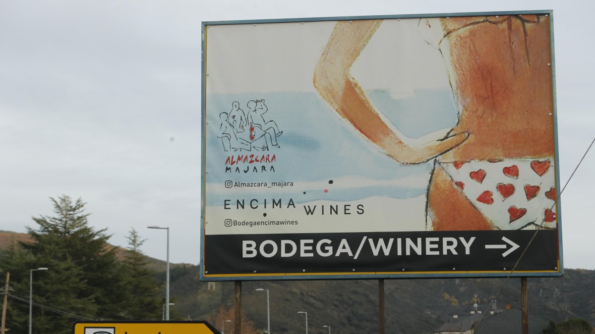 Valla publicitaria con la imagen de la discordia. L. DE LA MATA