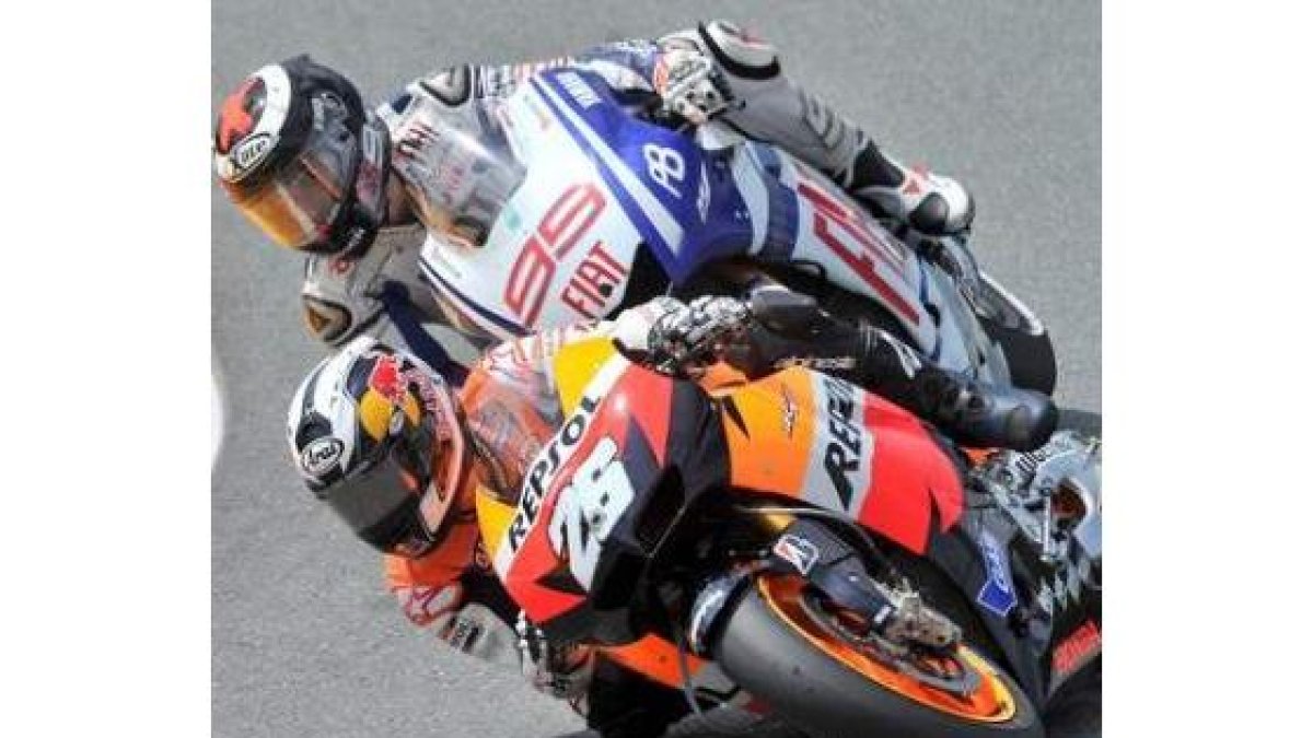 Pedrosa y Lorenzo en plena pugna en el GP de Alemania.